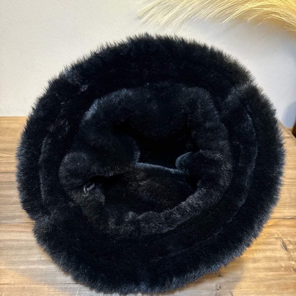Simons Black Faux Fur Trim Bucket Hat - Picture 5 of 6